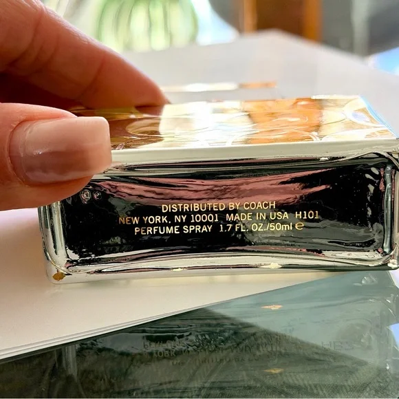 RARE, authentic Coach Signature Eau de Parfum Spray for women. 1.7 oz. - Picture 6 of 9